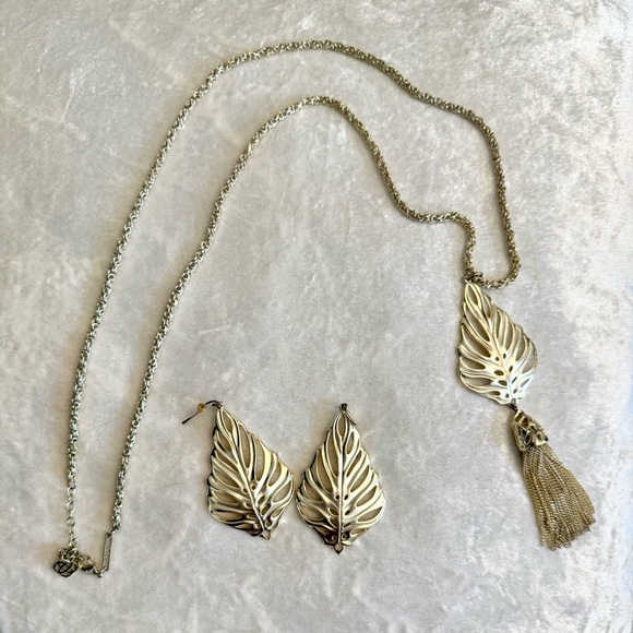 Matching Set! Kendra Scott Gold Leaf Necklace and Earring Set - Picture 1 of 5